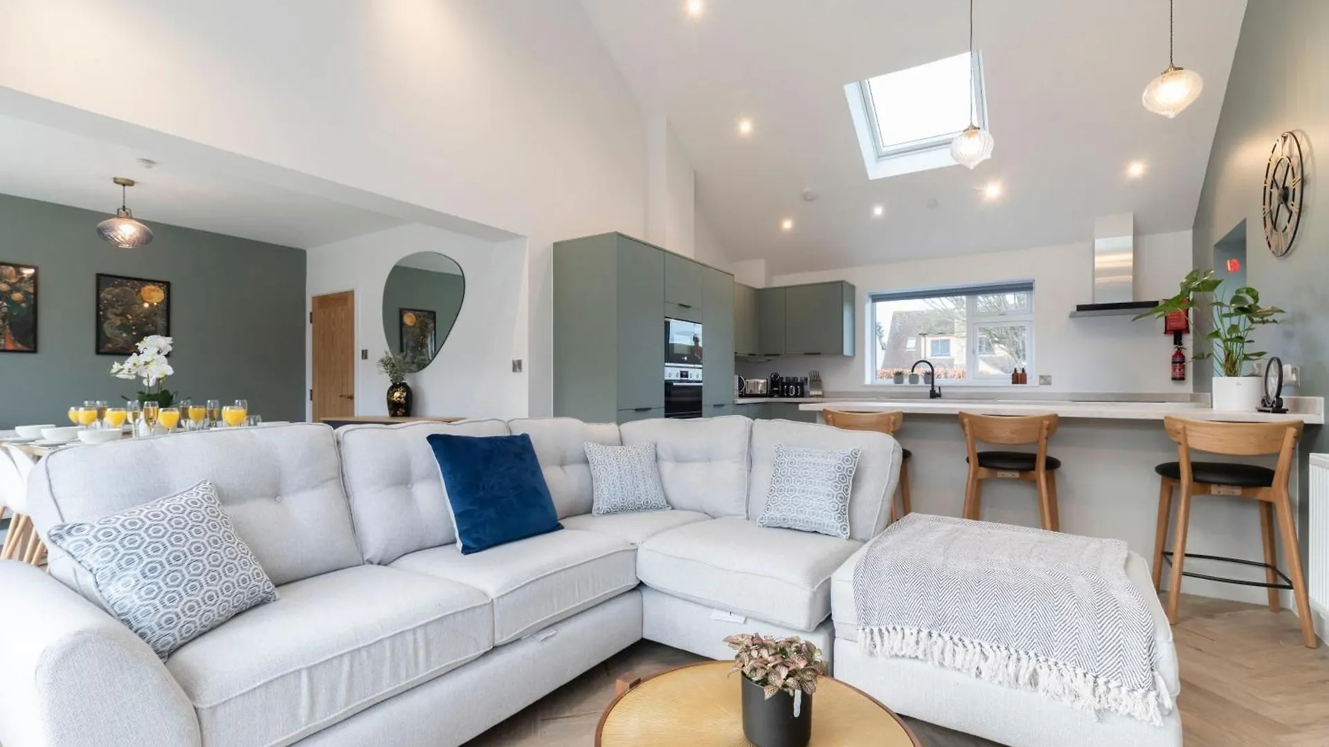 Holiday home Comfortable And Contemporary 5-Bed 3 Bathroom Home GLOUCESTERSHIRE