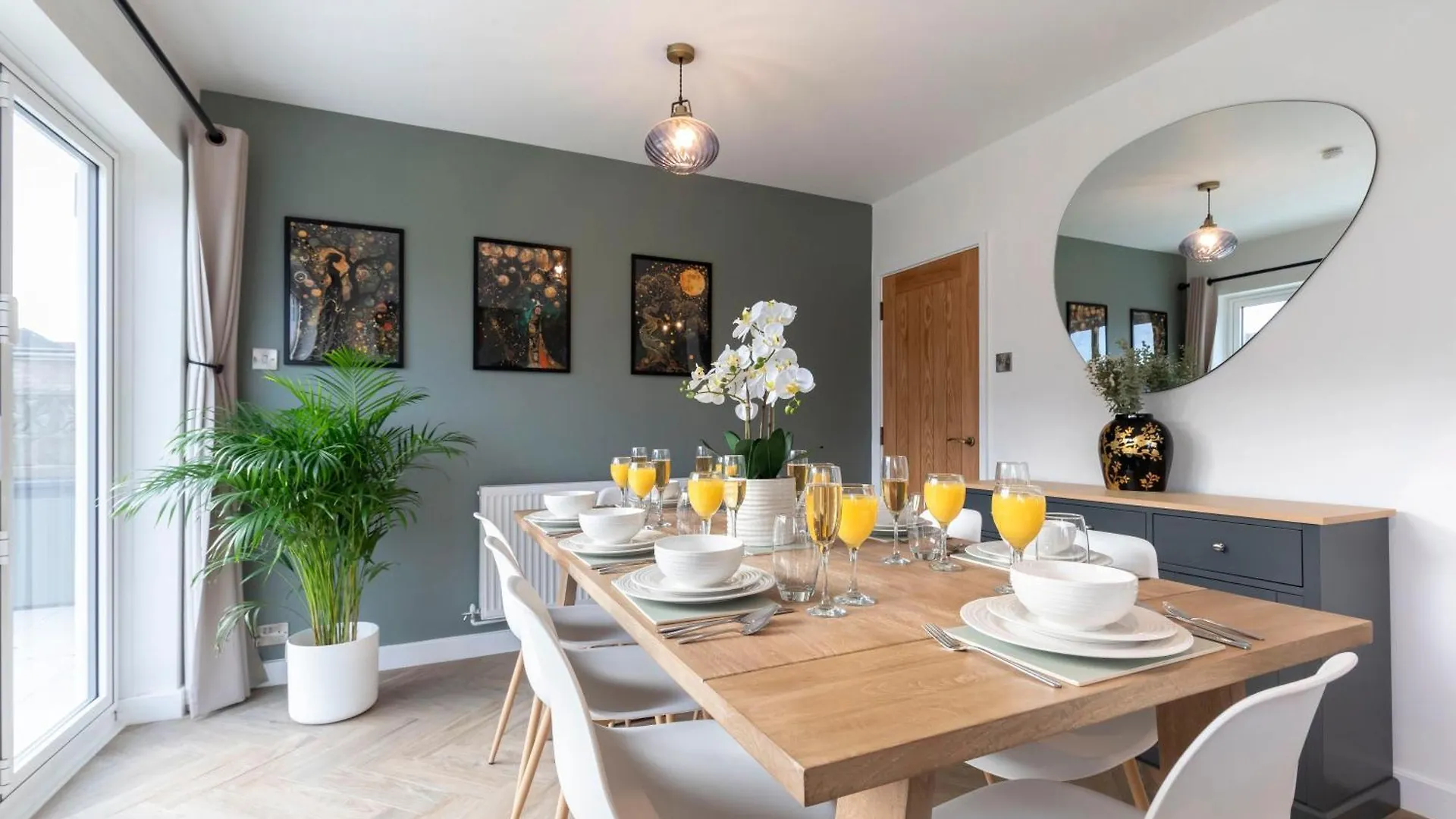 Comfortable And Contemporary 5-Bed 3 Bathroom Home GLOUCESTERSHIRE 0*,  United Kingdom
