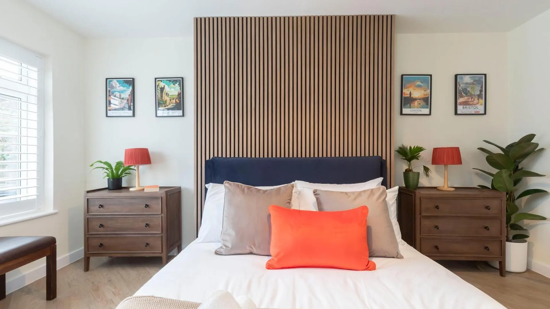 Holiday home Comfortable And Contemporary 5-Bed 3 Bathroom Home GLOUCESTERSHIRE