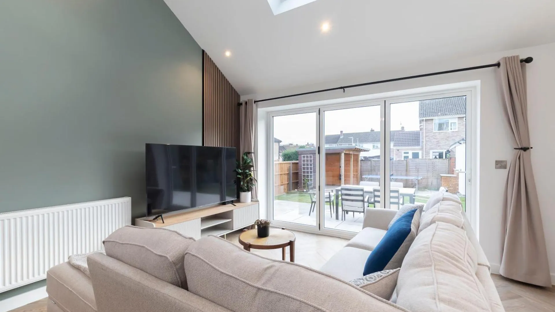 Holiday home Comfortable And Contemporary 5-Bed 3 Bathroom Home GLOUCESTERSHIRE