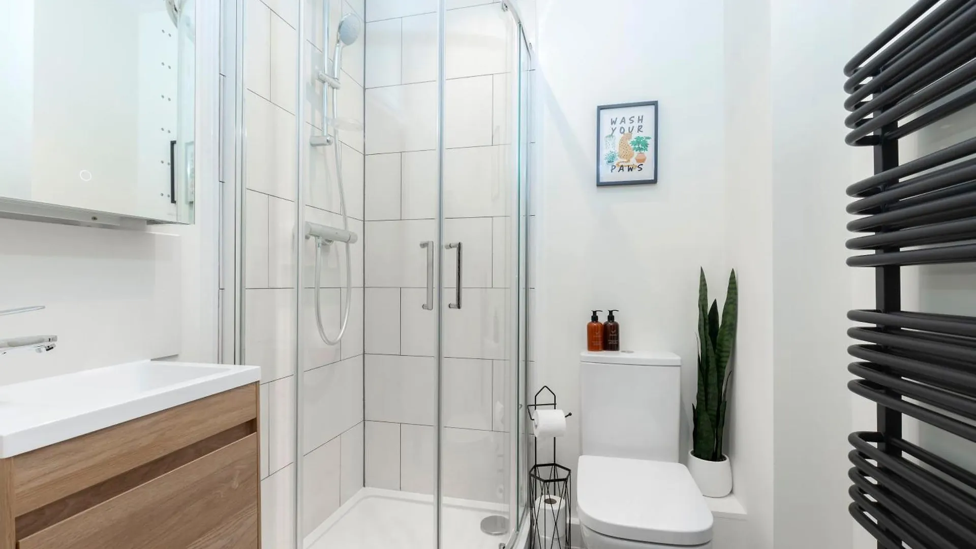 Comfortable And Contemporary 5-Bed 3 Bathroom Home GLOUCESTERSHIRE Holiday home