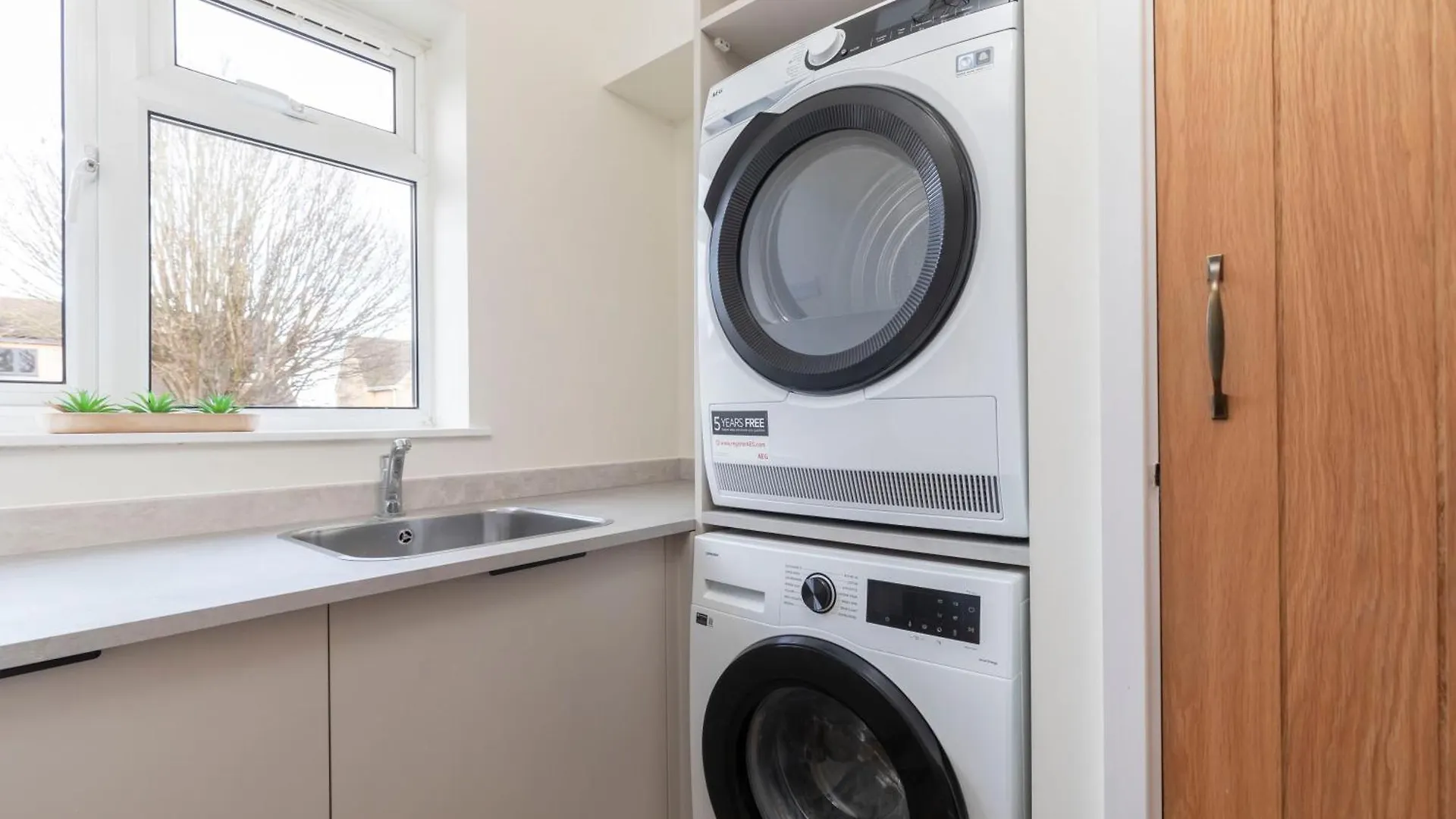 Comfortable And Contemporary 5-Bed 3 Bathroom Home GLOUCESTERSHIRE United Kingdom