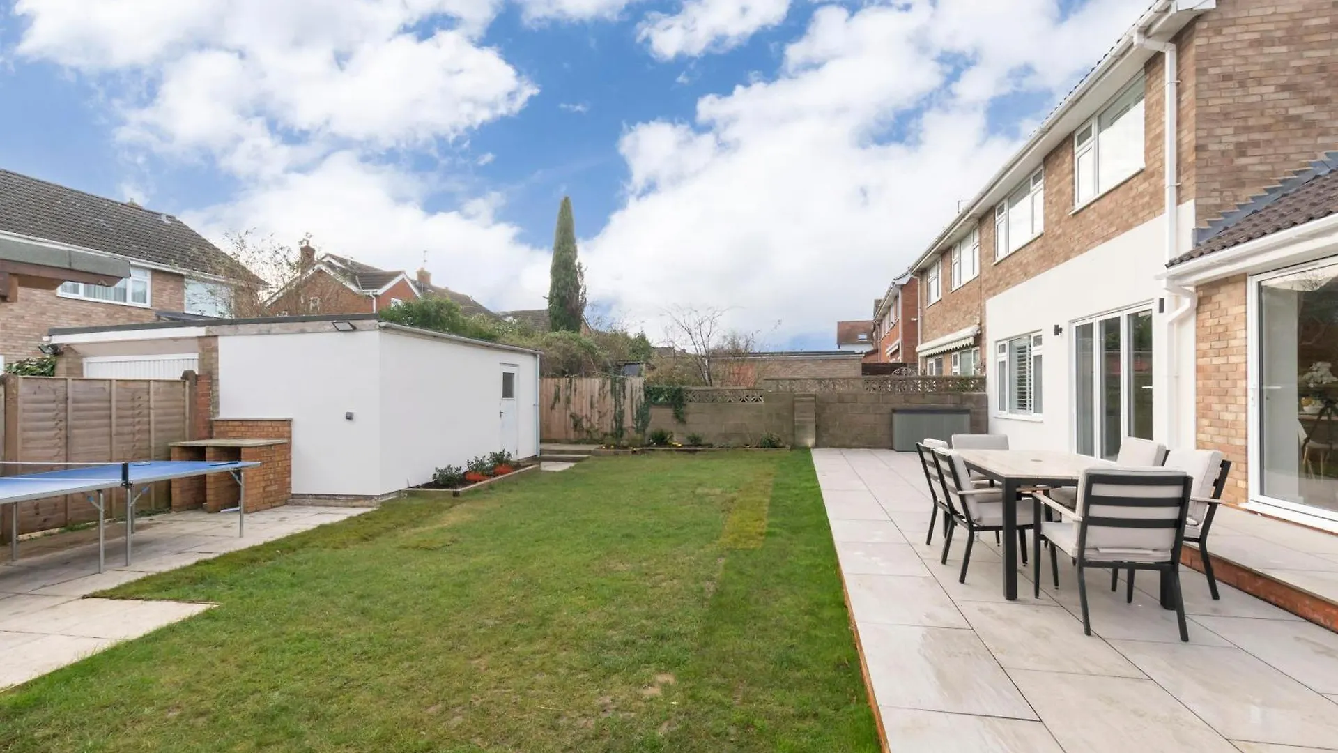 Comfortable And Contemporary 5-Bed 3 Bathroom Home GLOUCESTERSHIRE Holiday home
