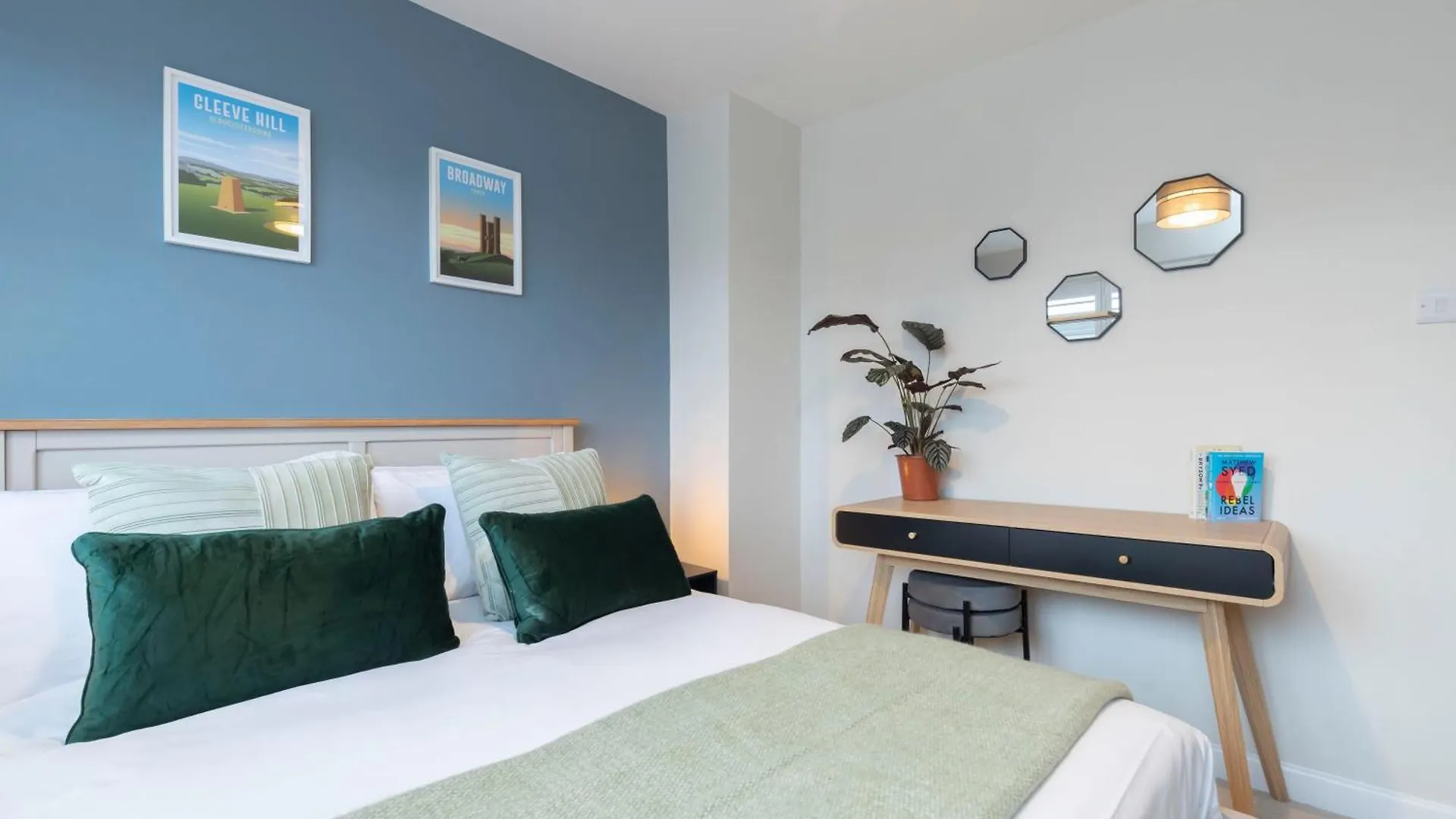 Holiday home Comfortable And Contemporary 5-Bed 3 Bathroom Home GLOUCESTERSHIRE